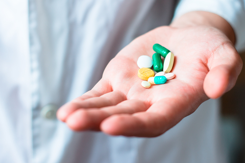 生病吃藥不是take Drug 用錯很囧的英文